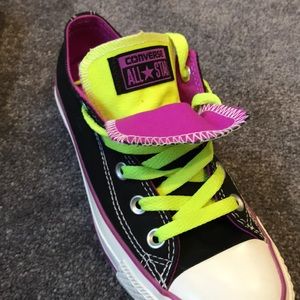 Like new converse chucks size women’s 6